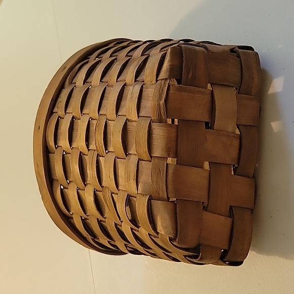 ● Vintage Wicker Basket with Hearts - Picture 5 of 8